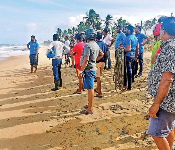 the-teacher-and-her-three-children-lost-their-lives-while-flying-kites-at-pamunugama-beach