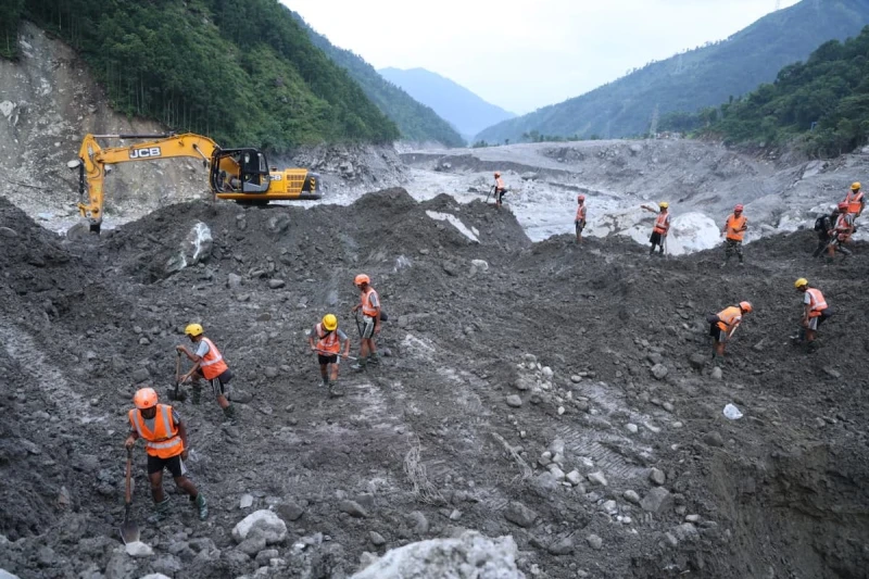 325-trapped-in-tunnels-for-seven-days-after-nepal-floods