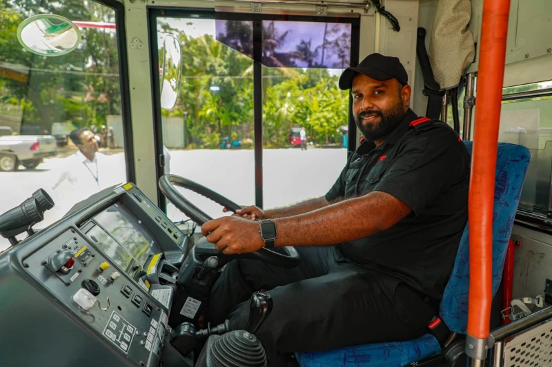 07-low-floor-buses-from-japan-to-sri-lanka