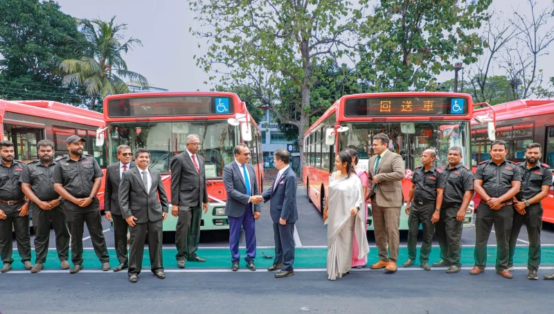 07-low-floor-buses-from-japan-to-sri-lanka