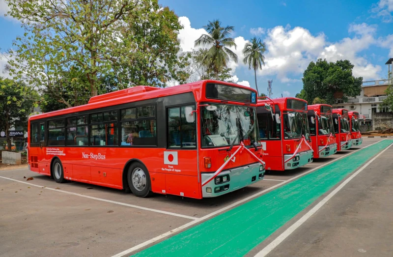 07-low-floor-buses-from-japan-to-sri-lanka