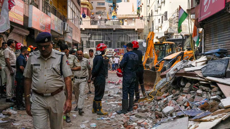 6-killed-as-university-hostel-building-collapses-in-new-delhi