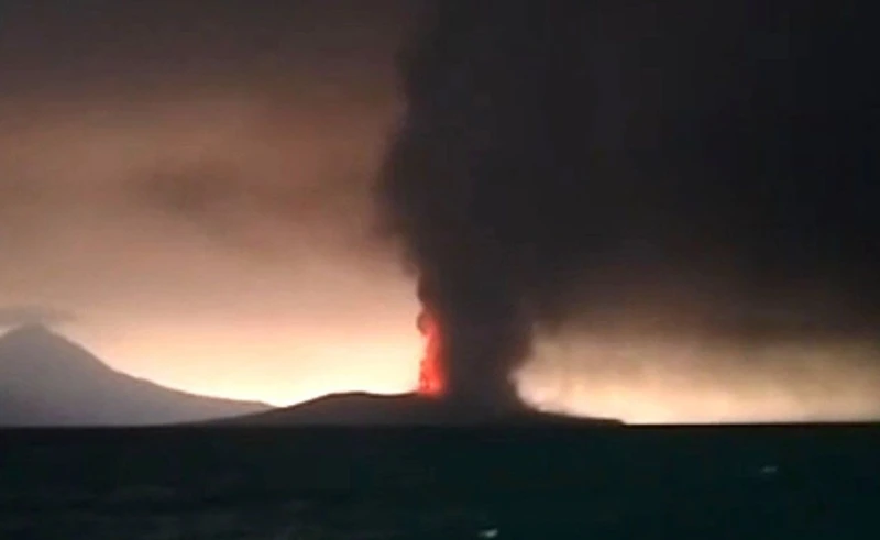 jakartas-main-airport-closed-due-to-volcanic-eruption