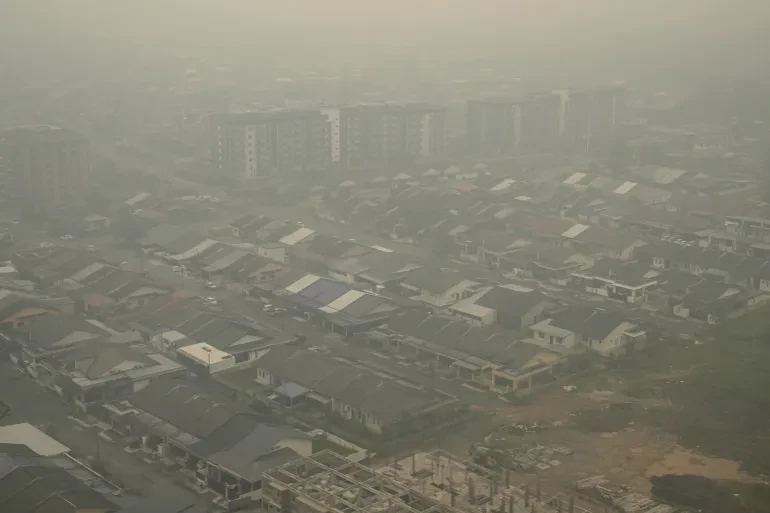five-people-including-medical-staff-die-as-malaysian-helicopter-crashes-amid-bushfire-smoke