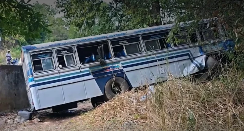 22-hospitalized-in-minneriya-bus-accident