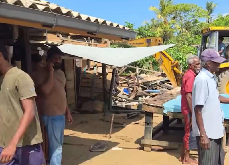 unauthorized-constructions-at-galle-dewata-are-being-demolished-as-people-shout-no-no-photos