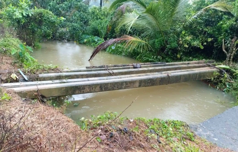 batalanda-bridge-washed-away-amid-heavy-rainfall