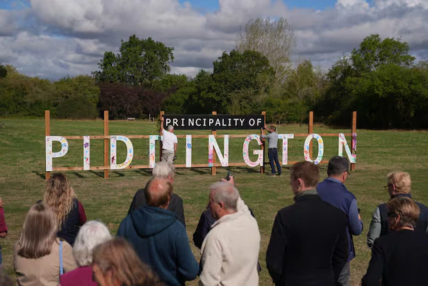 uk-village-inhabited-by-refugees-becomes-independent