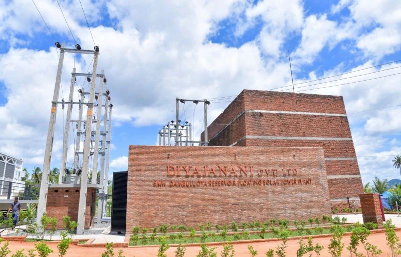 dambullas-diya-janani-5-mw-floating-solar-power-plant-to-be-connected-to-the-national-grid