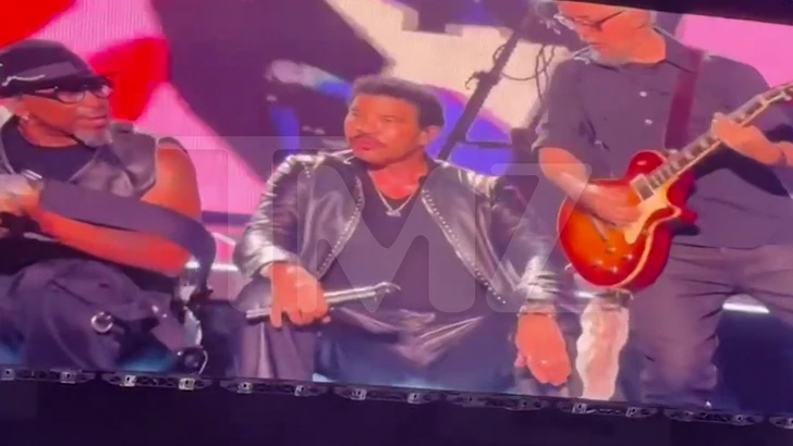 famous-singer-lionel-richie-hospitalized