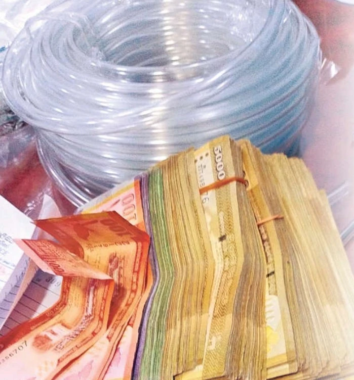 the-strange-drug-dealer-caught-in-pannala-who-pretends-to-be-going-on-a-trip-with-his-wife-and-daughter-sir-and-sells-drugs