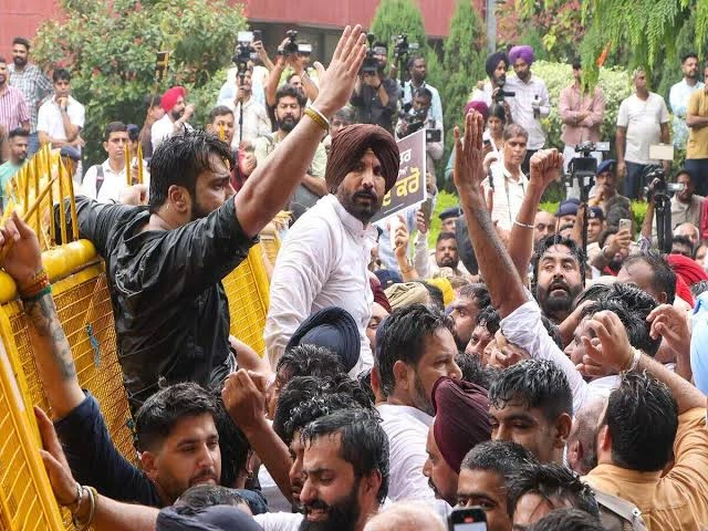 student-protests-after-being-assaulted-outside-punjab-university-womens-hostel