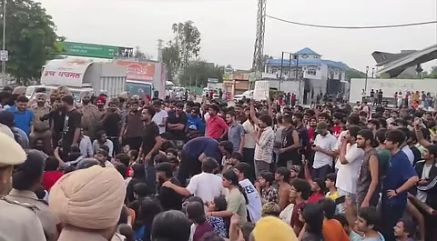 student-protests-after-being-assaulted-outside-punjab-university-womens-hostel
