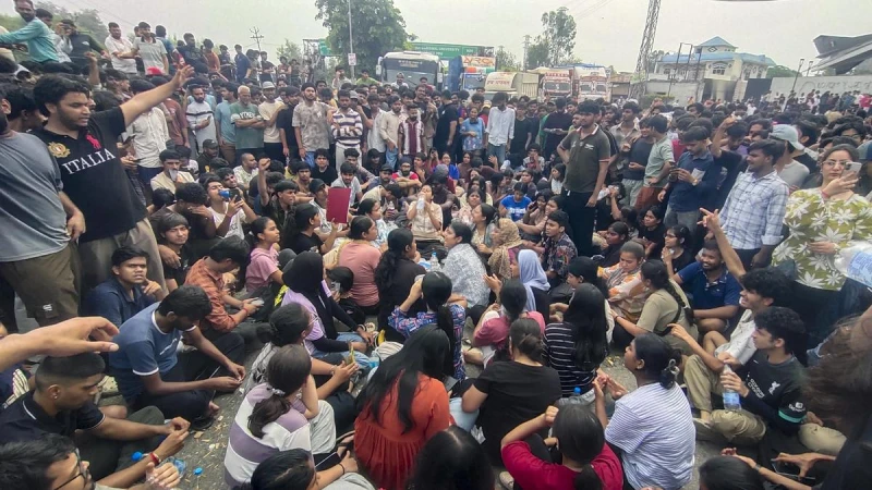 student-protests-after-being-assaulted-outside-punjab-university-womens-hostel