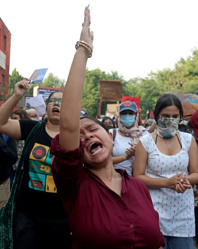 protests-against-police-officers-who-gang-raped-17-year-old-girl-in-a-delhi-park
