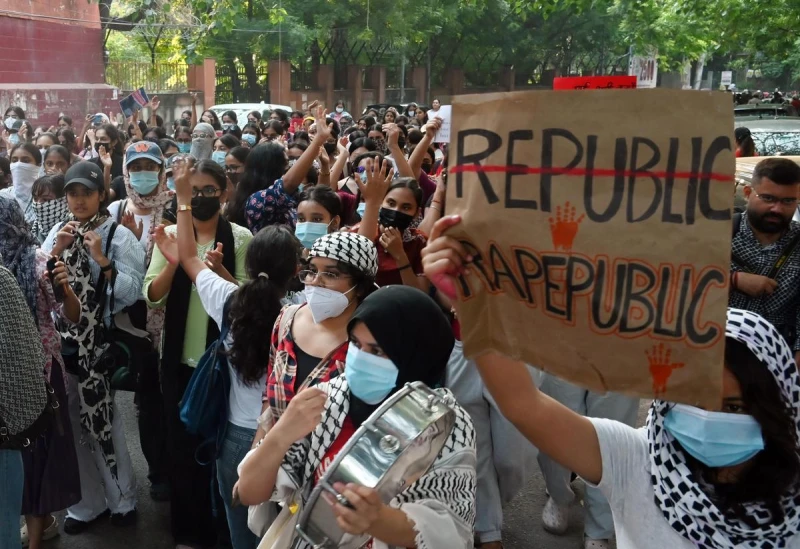 protests-against-police-officers-who-gang-raped-17-year-old-girl-in-a-delhi-park