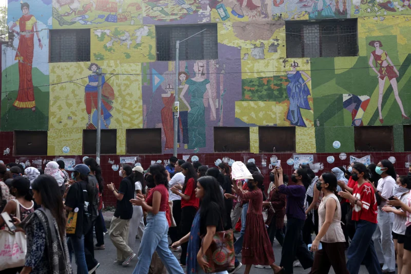 protests-against-police-officers-who-gang-raped-17-year-old-girl-in-a-delhi-park