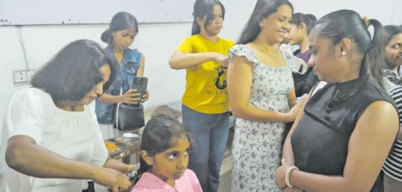 1000-people-came-and-donated-their-hair-on-binara-poyada