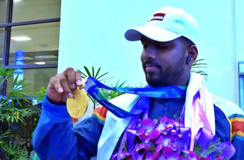 rumesh-returns-to-the-island-after-winning-the-gold-medal-in-japan-photos