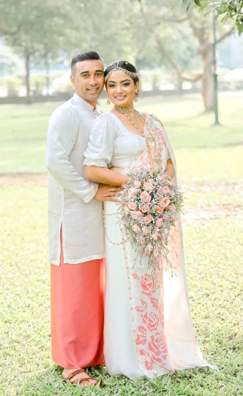 national-tv-presenter-nimesha-crowned-world-travel-married-queen