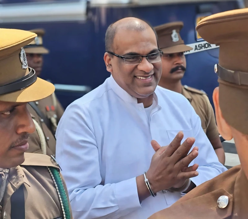 kotapitiye-thero-protested-when-gnanasara-thero-was-brought-to-court-in-lay-attire-and-brought-down-a-set