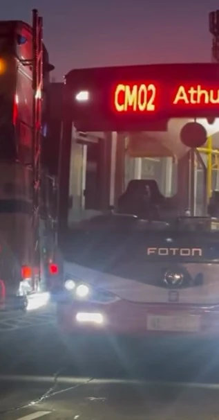 private-buses-that-hit-the-metro-bus-in-irasia