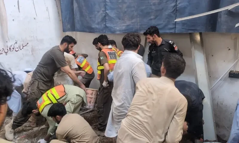 30-killed-in-school-roof-collapse-in-pakistan