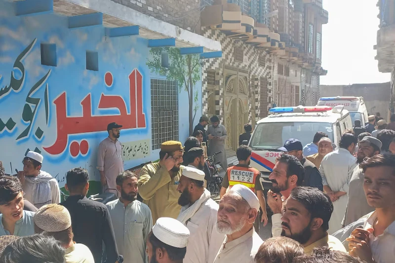 30-killed-in-school-roof-collapse-in-pakistan