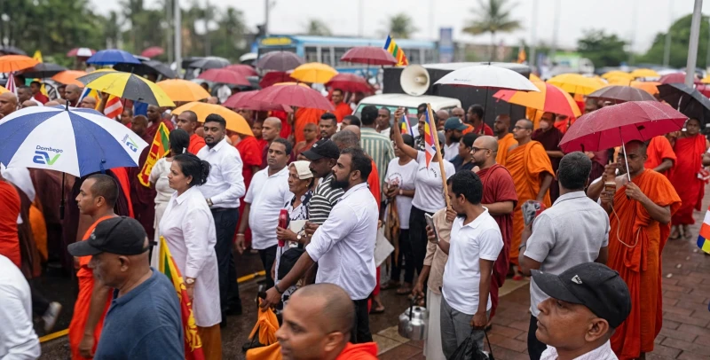 freedom-march-arrives-in-front-of-the-heavily-guarded-presidential-office-photos