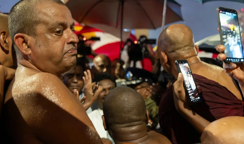 update-protesters-begin-a-satyagraha-near-the-presidential-office-in-sangaruwana-saying-they-cannot-wait-a-month-for-a-solution