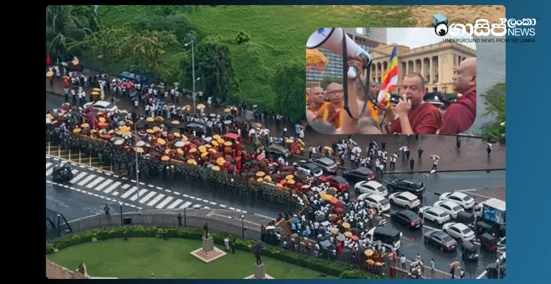 freedom-march-arrives-in-front-of-the-heavily-guarded-presidential-office-photos