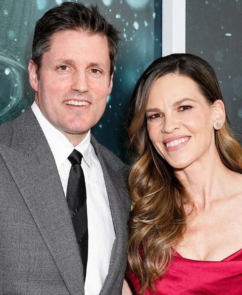 famous-hollywood-actress-hilary-swanks-pregnancy-at-age-52-is-a-hot-topic