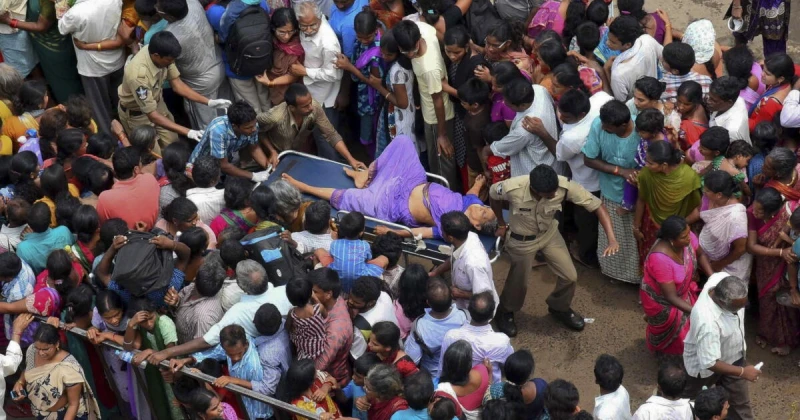 19-killed-in-stampede-during-durga-puja-in-kolkata