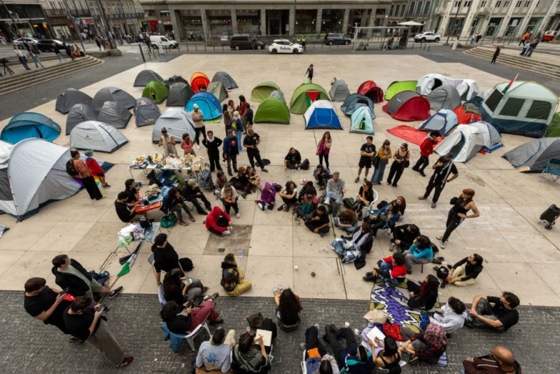 people-take-to-the-streets-in-france-italy-belgium-and-portugal-to-protest-the-high-cost-of-living-photos
