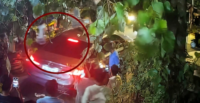 bollywood-actor-tiger-saves-99-lives-from-a-hail-of-bullets-in-the-underworld