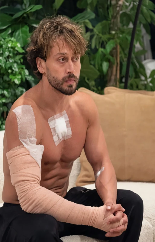 bollywood-actor-tiger-saves-99-lives-from-a-hail-of-bullets-in-the-underworld