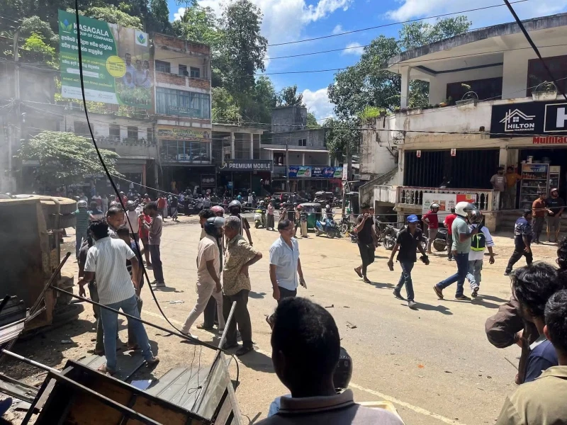 4-killed-in-10-vehicle-collision-in-akurana