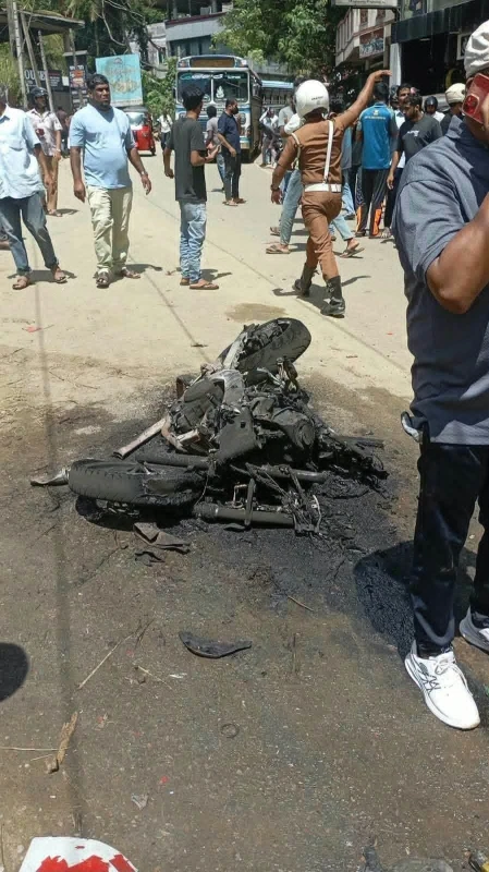 4-killed-in-10-vehicle-collision-in-akurana