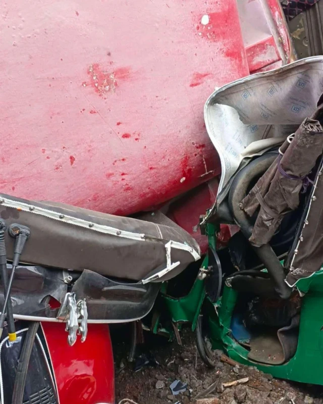 4-killed-in-10-vehicle-collision-in-akurana