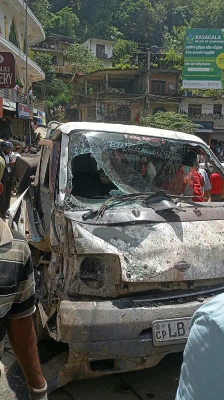 4-killed-in-10-vehicle-collision-in-akurana