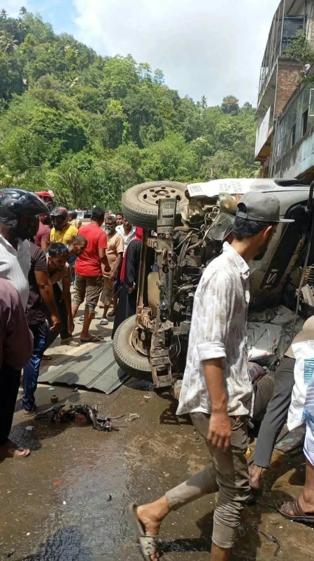 4-killed-in-10-vehicle-collision-in-akurana