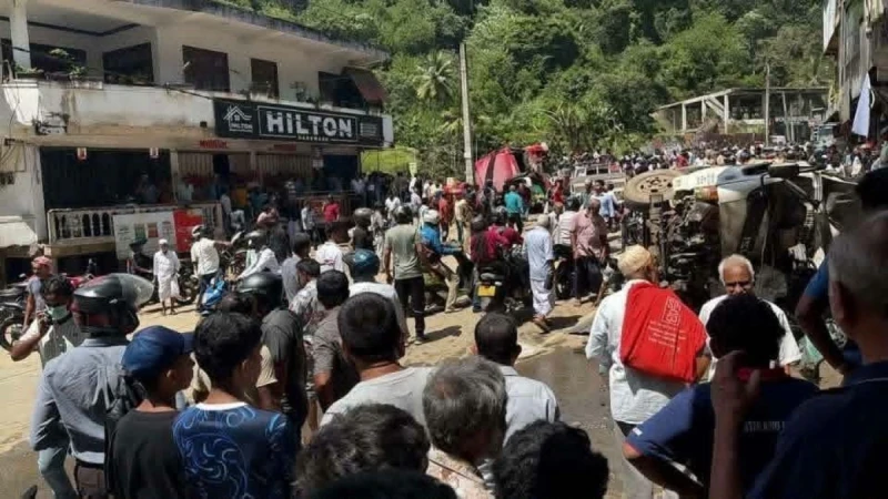 4-killed-in-10-vehicle-collision-in-akurana