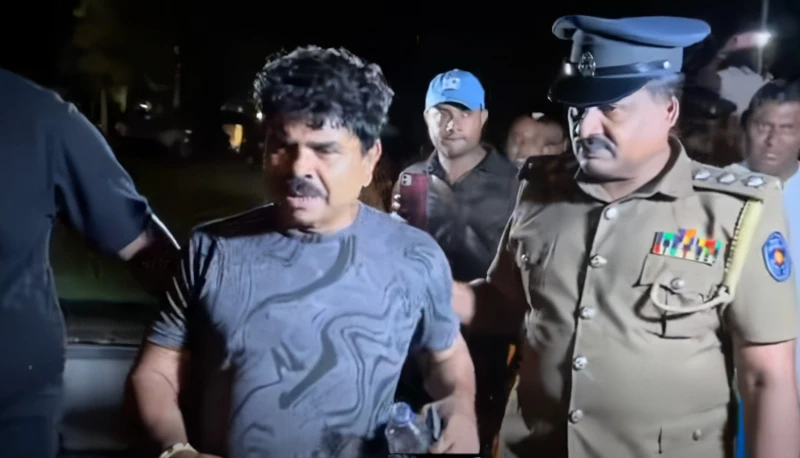 was-it-an-actor-who-came-to-viharamahadevi-garden-at-night-carrying-two-knives