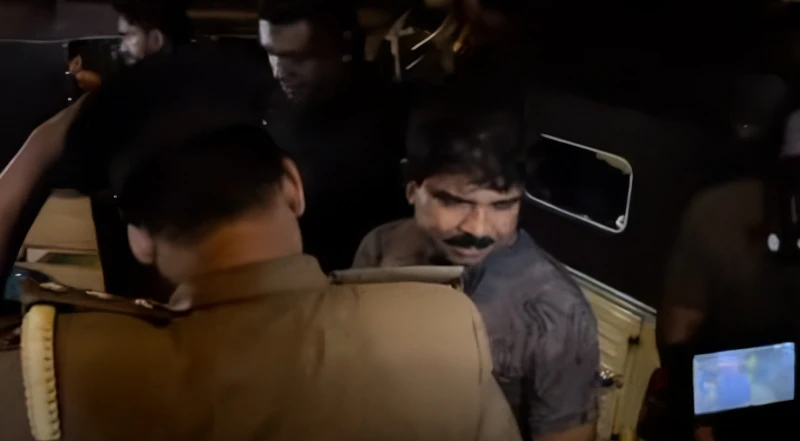 was-it-an-actor-who-came-to-viharamahadevi-garden-at-night-carrying-two-knives