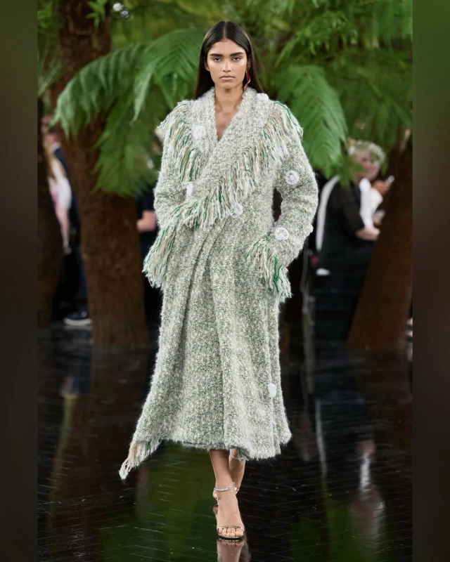 elina-is-the-only-sri-lankan-woman-to-walk-in-the-victorias-secret-fashion-show