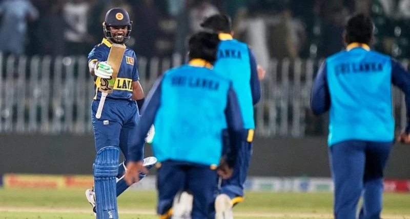 sri-lanka-defeats-england-after-chasing-430-runs-scores-a-huge-victory
