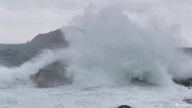deadly-300kmph-typhoon-champi-slams-into-homes-cancels-3000-flights-in-taiwan