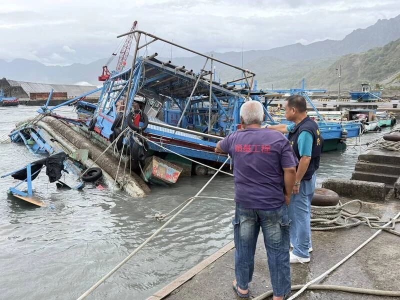 deadly-300kmph-typhoon-champi-slams-into-homes-cancels-3000-flights-in-taiwan