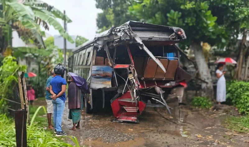 bus-smashes-into-pieces-after-being-hit-by-train-in-habarana---10-children-on-the-trip-injured
