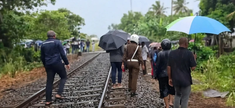 bus-smashes-into-pieces-after-being-hit-by-train-in-habarana---10-children-on-the-trip-injured